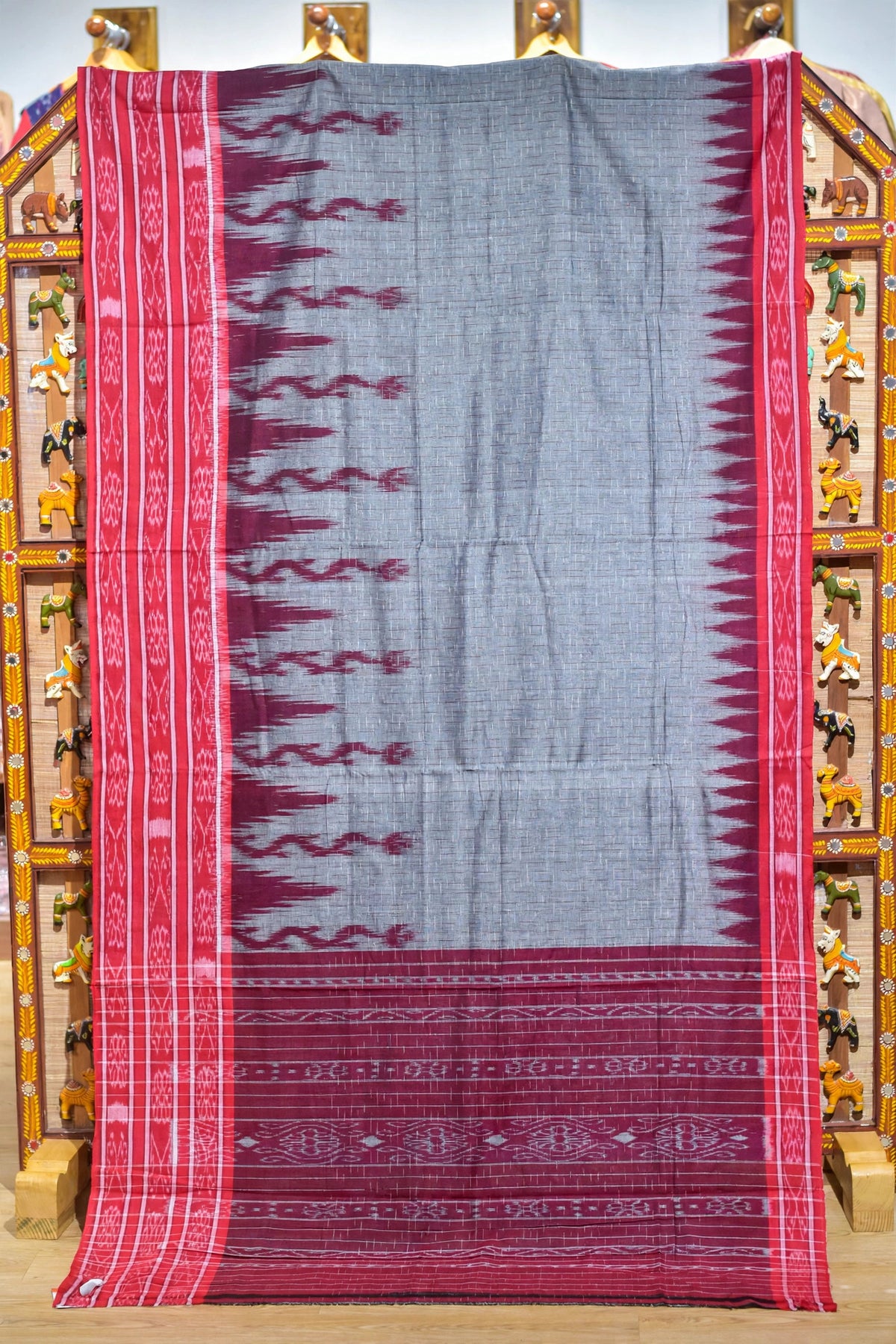 Grey Red Daali Scot Khandua Cotton Saree — Single Ikat (Odisha)